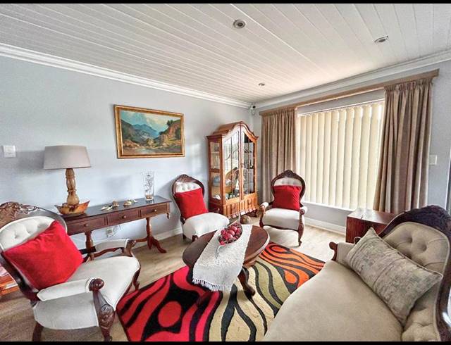 4 BEDROOM HOUSE FOR SALE IN STILBAAI-WES